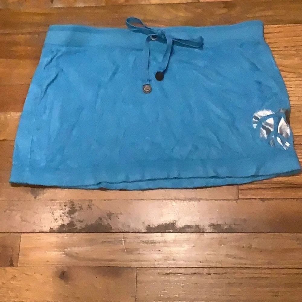 4/$12 Adorable skirt - Picture 2 of 4